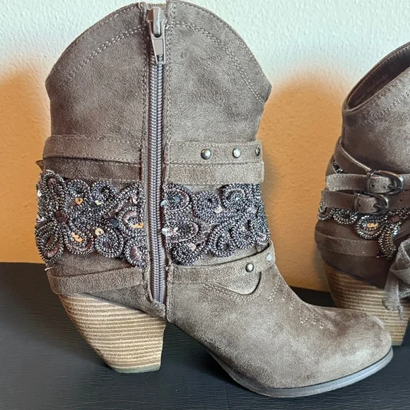Not Rated Sz 8.5 Embellished Taupe Ankle Boots - Picture 4 of 9